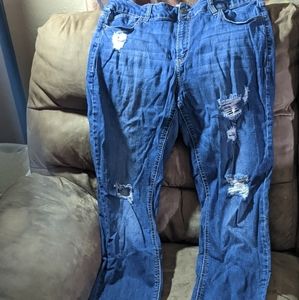 Distressed skinny jeans